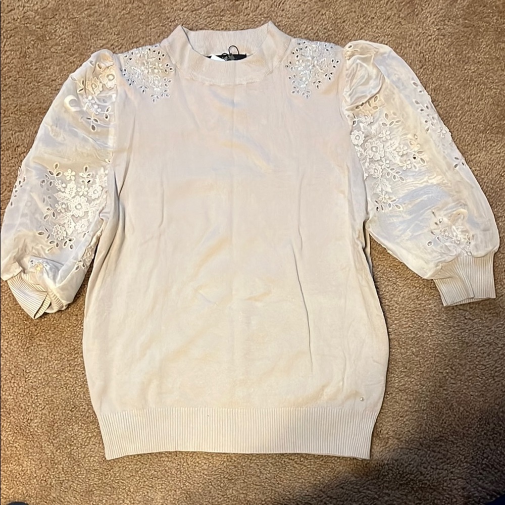 Chic Cream Blouse with Lace Sleeves